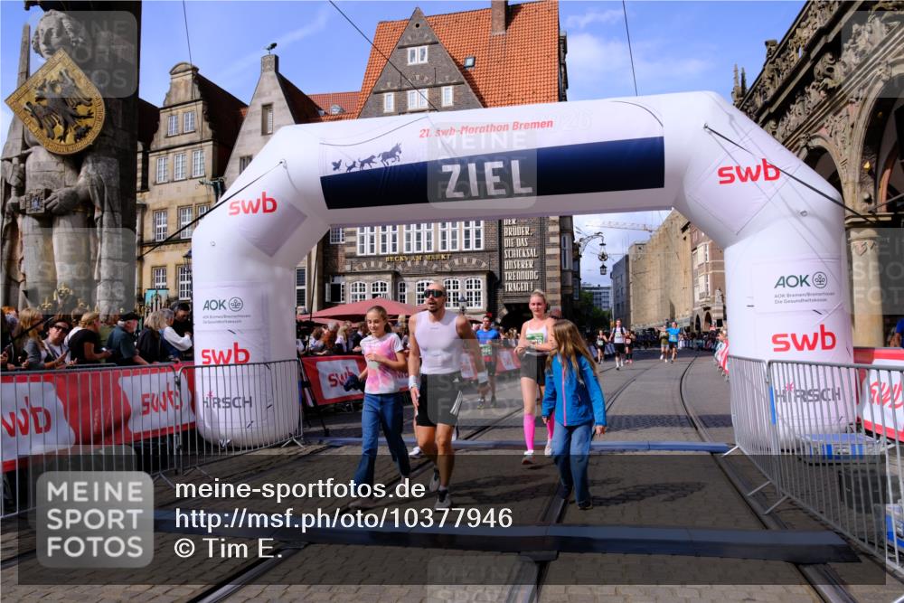 13.09.2026 - 21. swb-Marathon Bremen Tim E. http://msf.ph/oto/10377946 13.09.2026 13:13:33 Ziel 280, 313, 621, 987, 1207, 2130, 2498, 2962, 3566, 3625, 4582, 5345, 5769, 6038, 6394, 7874, 8197, 8291, 8464, 9092 meine-sportfotos.de