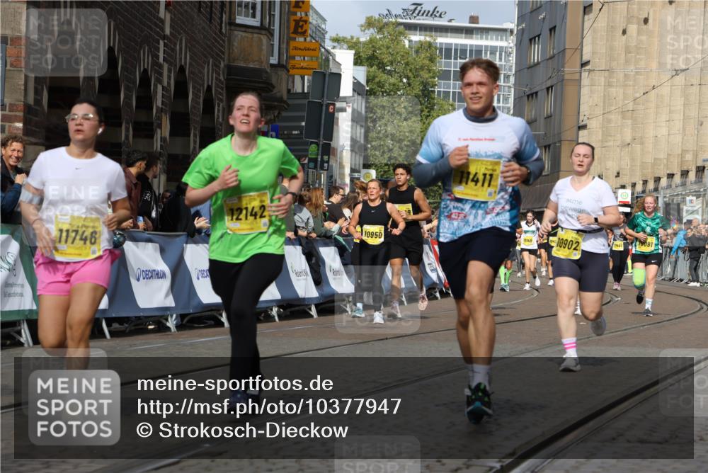 13.09.2026 - 21. swb-Marathon Bremen Strokosch-Dieckow http://msf.ph/oto/10377947 13.09.2026 11:03:41 Ziel 10092, 10150, 10187, 10195, 10237, 10309, 10724, 10904, 10959, 11598, 11773, 11830, 12068, 12184, 12185, 12611, 10152, 10357, 10403, 10429, 10659, 10720, 10796, 10918, 11149, 11325, 11451, 11511, 11868, 11967, 12504 meine-sportfotos.de