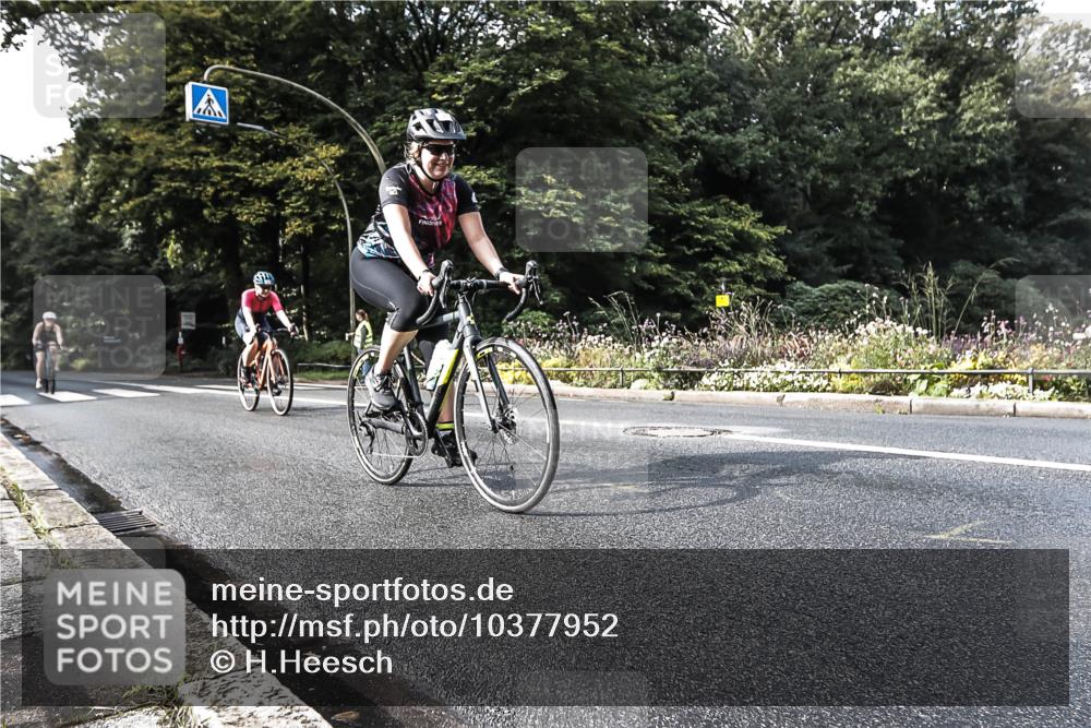 13.09.2026 - Stadtparktriathlon H.Heesch http://msf.ph/oto/10377952 13.09.2026 10:46:15 Radfahren 351, 372, 377, 381, 420, 432 meine-sportfotos.de