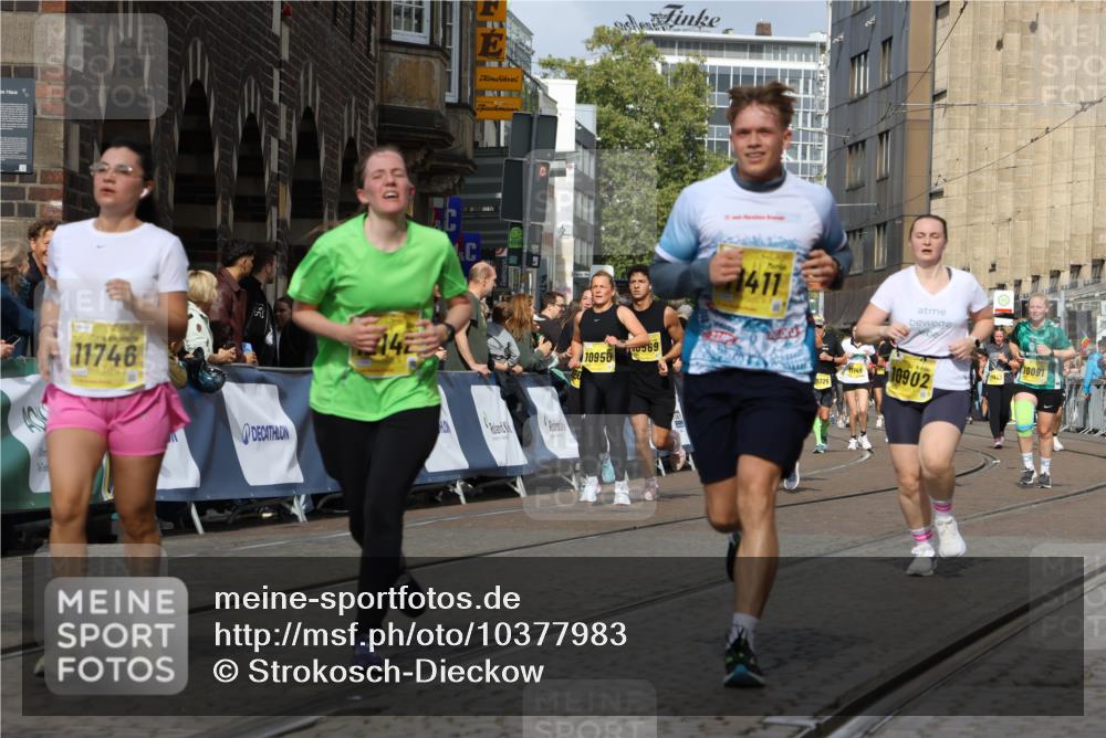 13.09.2026 - 21. swb-Marathon Bremen Strokosch-Dieckow http://msf.ph/oto/10377983 13.09.2026 11:03:41 Ziel 10092, 10150, 10187, 10195, 10237, 10309, 10724, 10904, 10959, 11598, 11773, 11830, 12068, 12184, 12185, 12611, 10152, 10357, 10403, 10429, 10659, 10720, 10796, 10918, 11149, 11325, 11451, 11511, 11868, 11967, 12504 meine-sportfotos.de