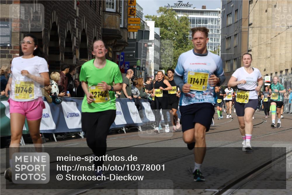 13.09.2026 - 21. swb-Marathon Bremen Strokosch-Dieckow http://msf.ph/oto/10378001 13.09.2026 11:03:41 Ziel 10092, 10150, 10187, 10195, 10237, 10309, 10724, 10904, 10959, 11598, 11773, 11830, 12068, 12184, 12185, 12611, 10152, 10357, 10403, 10429, 10659, 10720, 10796, 10918, 11149, 11325, 11451, 11511, 11868, 11967, 12504 meine-sportfotos.de