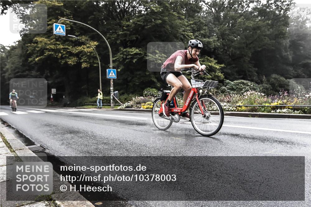 13.09.2026 - Stadtparktriathlon H.Heesch http://msf.ph/oto/10378003 13.09.2026 09:52:50 Radfahren 228, 255, 256, 308, 323 meine-sportfotos.de