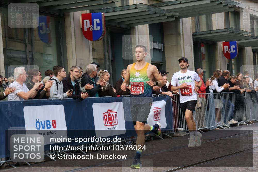 13.09.2026 - 21. swb-Marathon Bremen Strokosch-Dieckow http://msf.ph/oto/10378024 13.09.2026 12:36:02 Ziel 245, 1238, 1670 meine-sportfotos.de
