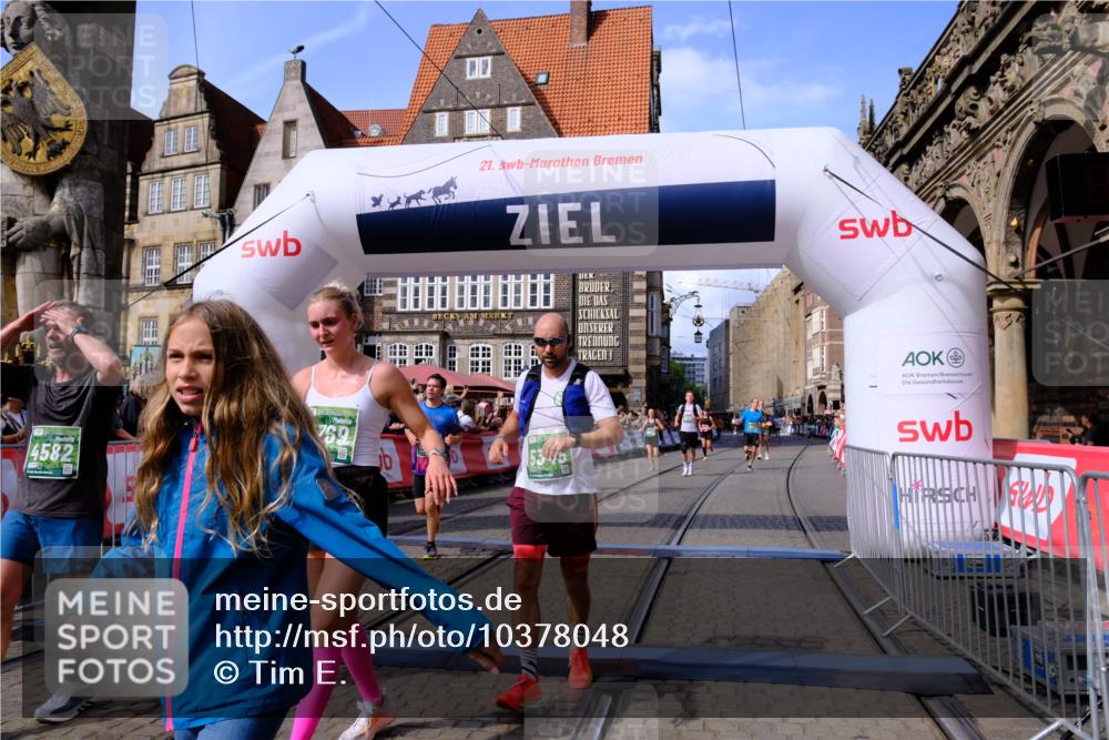 13.09.2026 - 21. swb-Marathon Bremen Tim E. http://msf.ph/oto/10378048 13.09.2026 13:13:35 Ziel 280, 621, 987, 1207, 2130, 2360, 2498, 2962, 3566, 3625, 4582, 5345, 5769, 6038, 6394, 6407, 7874, 8197, 8464, 8568, 8963, 9092 meine-sportfotos.de