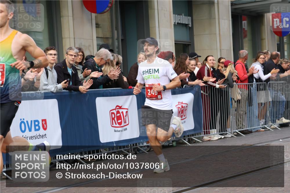 13.09.2026 - 21. swb-Marathon Bremen Strokosch-Dieckow http://msf.ph/oto/10378061 13.09.2026 12:36:02 Ziel 245, 1238, 1670 meine-sportfotos.de