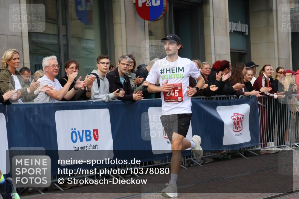 13.09.2026 - 21. swb-Marathon Bremen Strokosch-Dieckow http://msf.ph/oto/10378080 13.09.2026 12:36:02 Ziel 245, 1238, 1670 meine-sportfotos.de