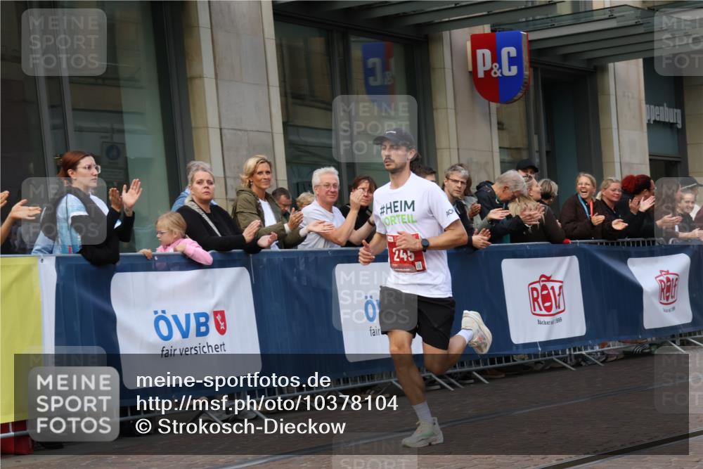 13.09.2026 - 21. swb-Marathon Bremen Strokosch-Dieckow http://msf.ph/oto/10378104 13.09.2026 12:36:03 Ziel 245, 1238, 1670 meine-sportfotos.de