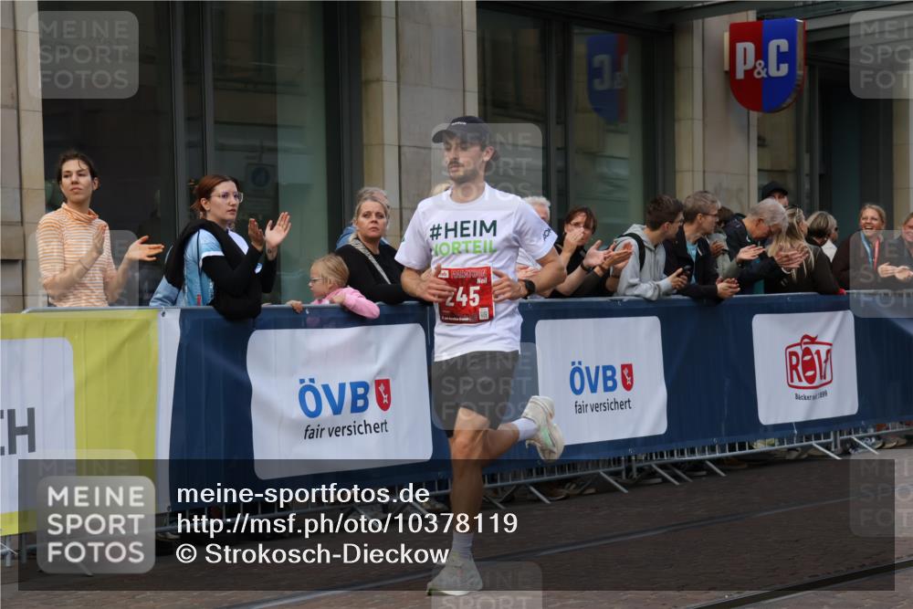 13.09.2026 - 21. swb-Marathon Bremen Strokosch-Dieckow http://msf.ph/oto/10378119 13.09.2026 12:36:03 Ziel 245, 1238, 1670 meine-sportfotos.de