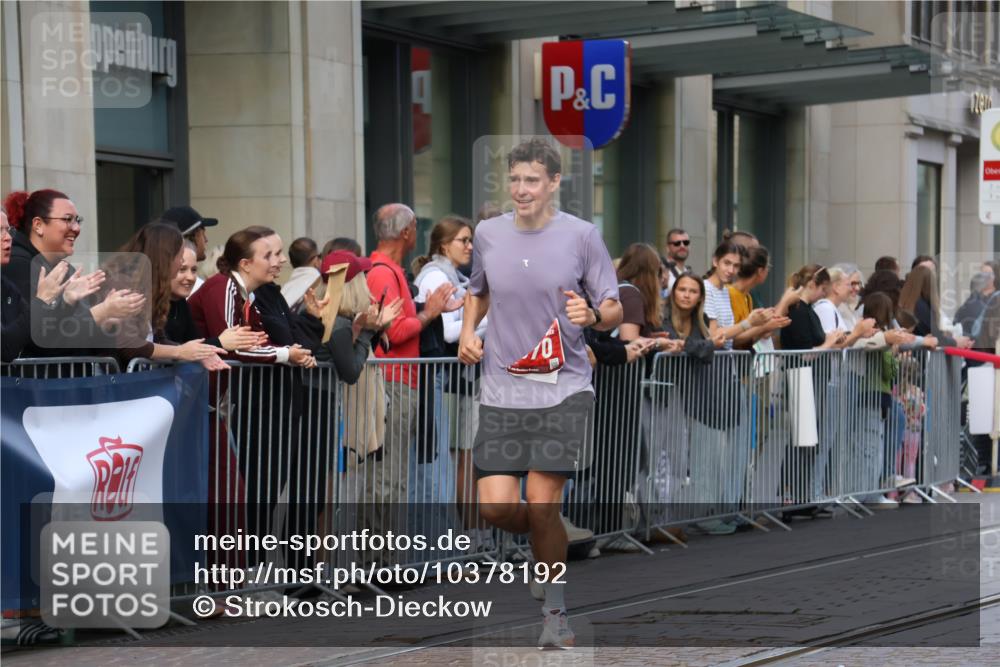 13.09.2026 - 21. swb-Marathon Bremen Strokosch-Dieckow http://msf.ph/oto/10378192 13.09.2026 12:36:10 Ziel 245, 1670 meine-sportfotos.de