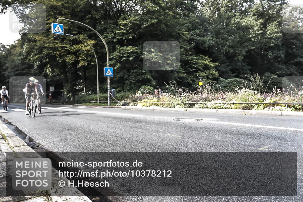 13.09.2026 - Stadtparktriathlon H.Heesch http://msf.ph/oto/10378212 13.09.2026 10:46:46 Radfahren 353, 358, 392, 410 meine-sportfotos.de