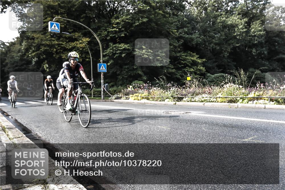 13.09.2026 - Stadtparktriathlon H.Heesch http://msf.ph/oto/10378220 13.09.2026 10:46:46 Radfahren 353, 358, 392, 410 meine-sportfotos.de