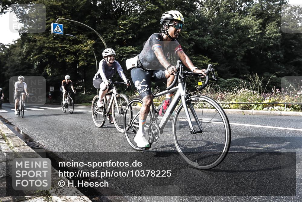 13.09.2026 - Stadtparktriathlon H.Heesch http://msf.ph/oto/10378225 13.09.2026 10:46:47 Radfahren 353, 358, 382, 392, 410 meine-sportfotos.de
