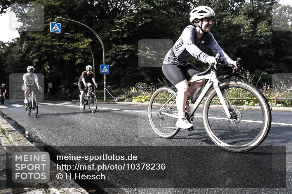13.09.2026 - Stadtparktriathlon H.Heesch http://msf.ph/oto/10378236 13.09.2026 10:46:47 Radfahren 353, 358, 382, 392, 410 meine-sportfotos.de