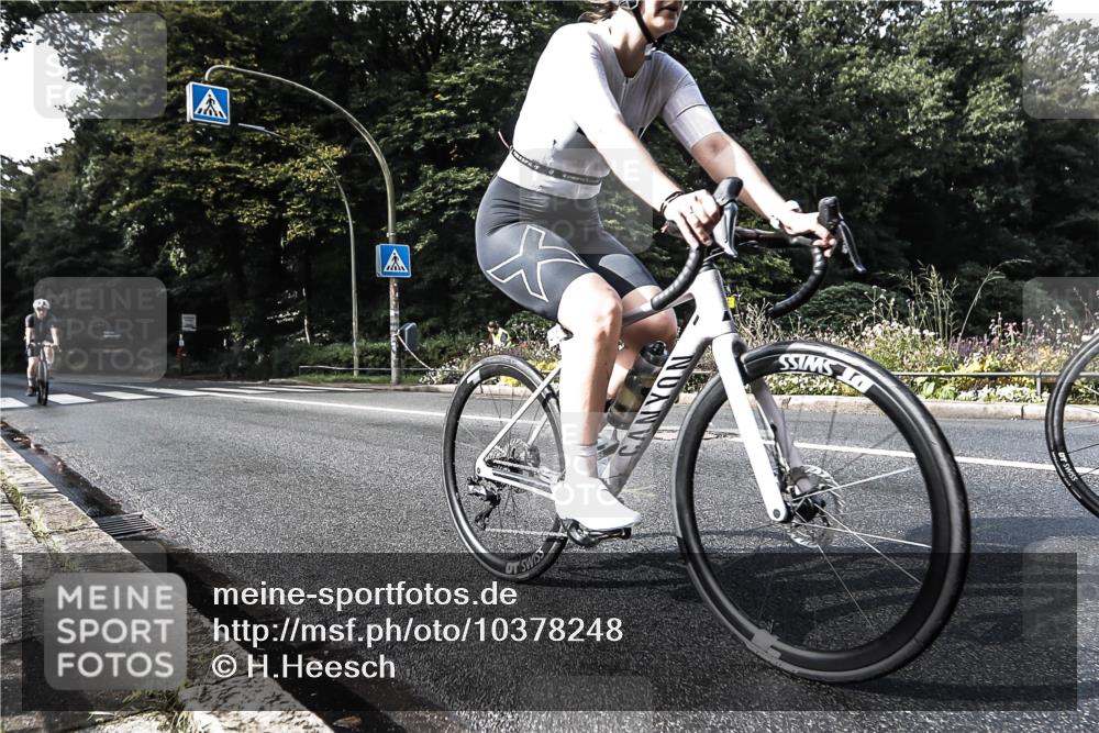 13.09.2026 - Stadtparktriathlon H.Heesch http://msf.ph/oto/10378248 13.09.2026 10:46:48 Radfahren 353, 358, 382, 392, 410 meine-sportfotos.de