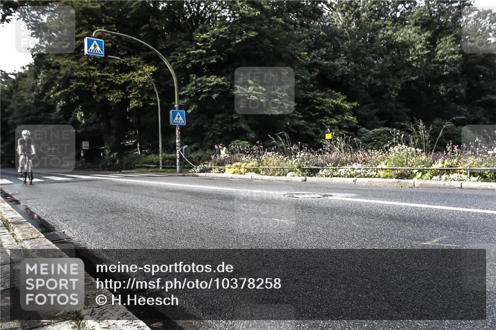 13.09.2026 - Stadtparktriathlon H.Heesch http://msf.ph/oto/10378258 13.09.2026 10:46:48 Radfahren 353, 358, 382, 392, 410 meine-sportfotos.de