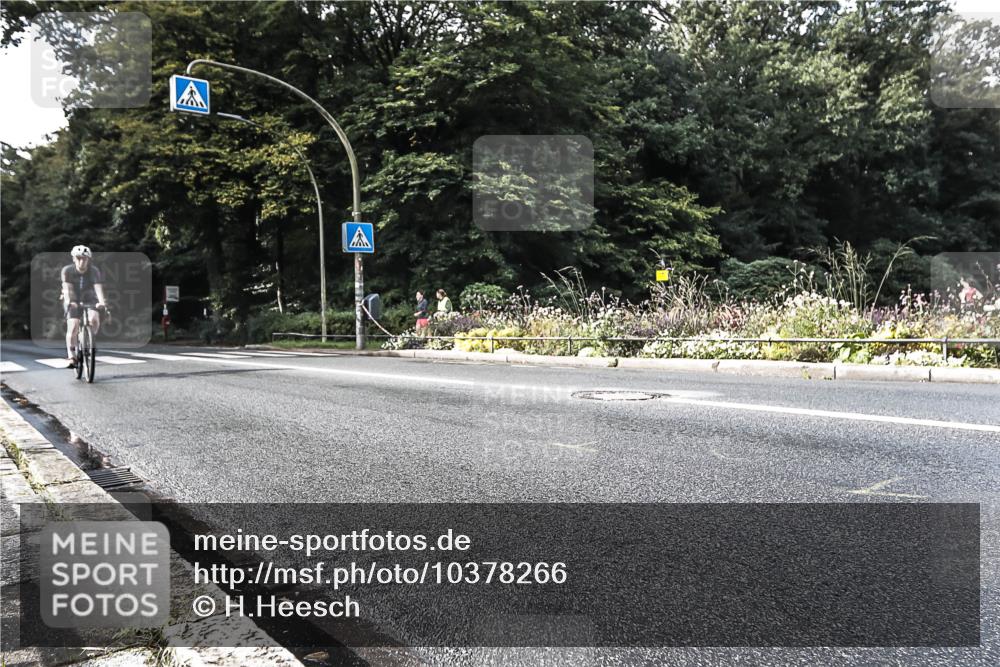 13.09.2026 - Stadtparktriathlon H.Heesch http://msf.ph/oto/10378266 13.09.2026 10:46:49 Radfahren 353, 358, 382, 392, 410 meine-sportfotos.de