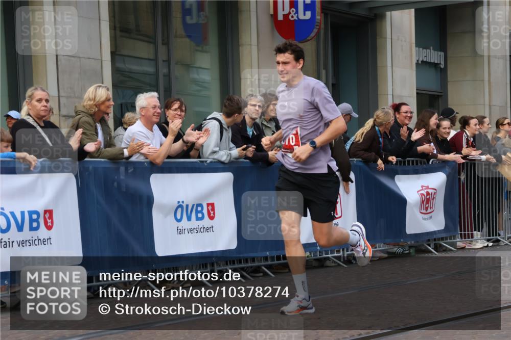 13.09.2026 - 21. swb-Marathon Bremen Strokosch-Dieckow http://msf.ph/oto/10378274 13.09.2026 12:36:11 Ziel 245, 1670 meine-sportfotos.de