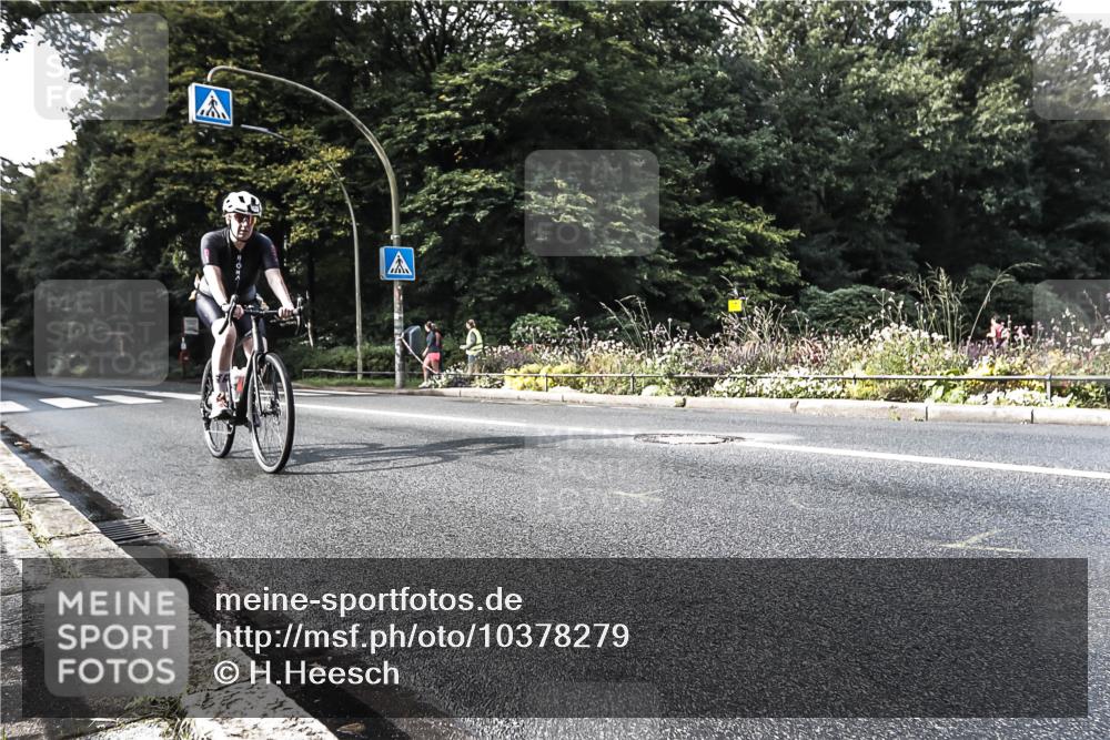 13.09.2026 - Stadtparktriathlon H.Heesch http://msf.ph/oto/10378279 13.09.2026 10:46:49 Radfahren 353, 358, 382, 392, 410 meine-sportfotos.de