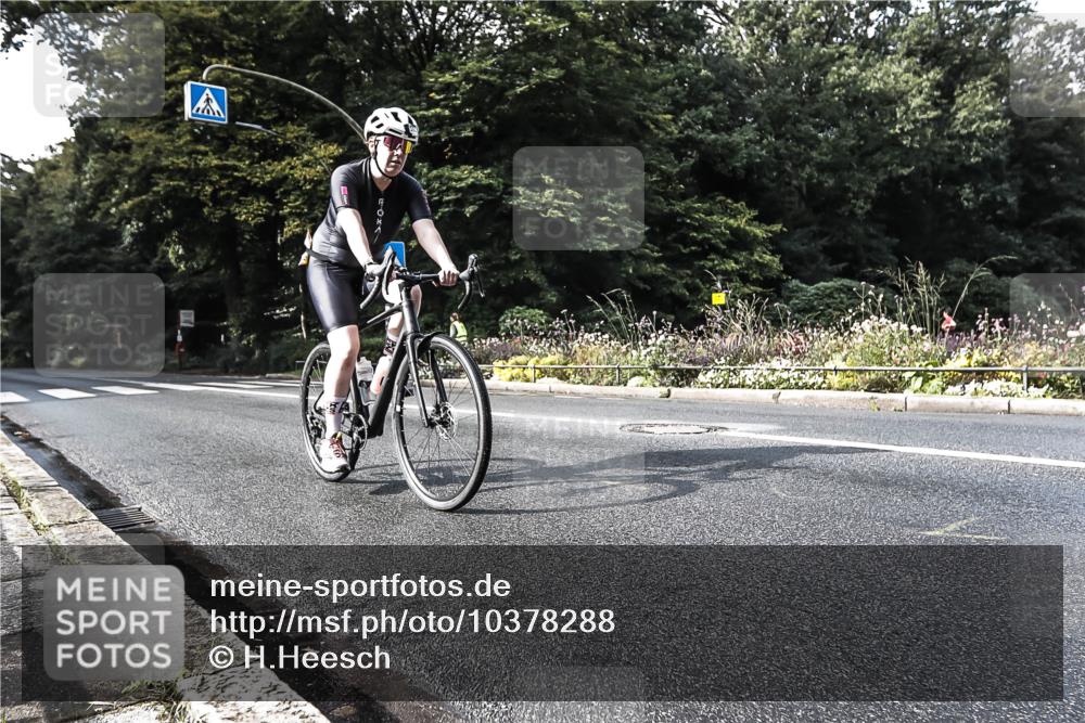 13.09.2026 - Stadtparktriathlon H.Heesch http://msf.ph/oto/10378288 13.09.2026 10:46:50 Radfahren 353, 358, 382, 392, 410 meine-sportfotos.de