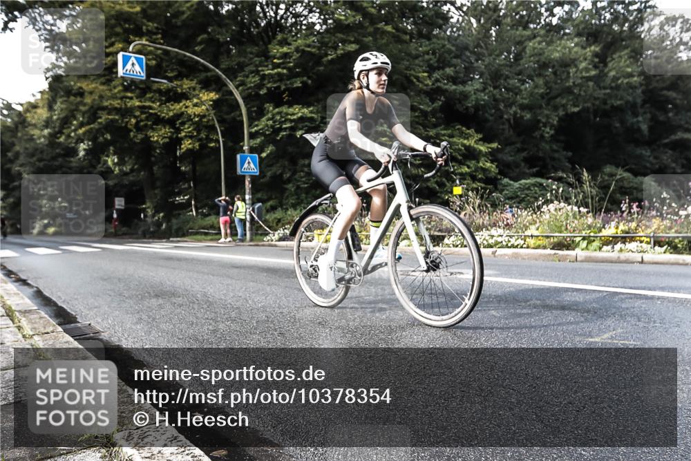 13.09.2026 - Stadtparktriathlon H.Heesch http://msf.ph/oto/10378354 13.09.2026 10:46:59 Radfahren 443, 468, 533 meine-sportfotos.de