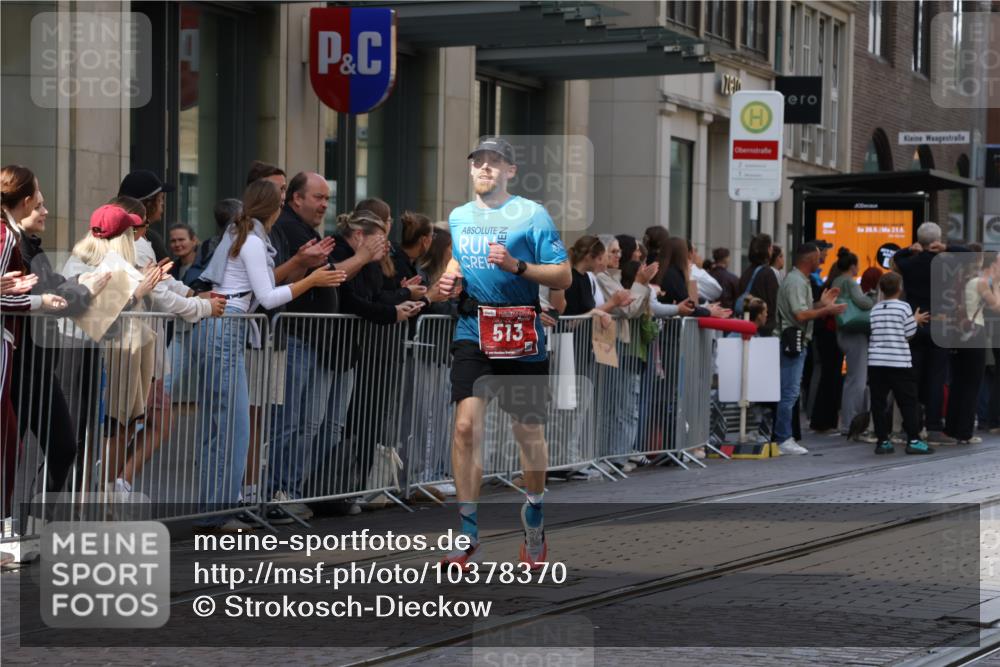 13.09.2026 - 21. swb-Marathon Bremen Strokosch-Dieckow http://msf.ph/oto/10378370 13.09.2026 12:37:32 Ziel 1766, 513, 1957 meine-sportfotos.de