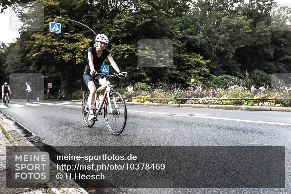 13.09.2026 - Stadtparktriathlon H.Heesch http://msf.ph/oto/10378469 13.09.2026 10:47:54 Radfahren 378, 428, 462 meine-sportfotos.de
