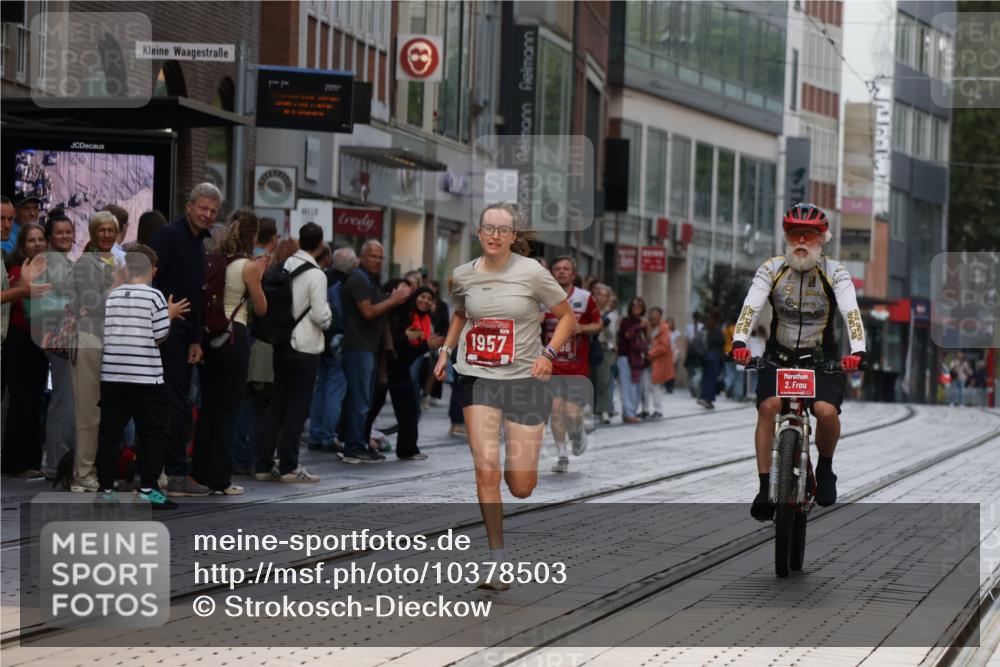 13.09.2026 - 21. swb-Marathon Bremen Strokosch-Dieckow http://msf.ph/oto/10378503 13.09.2026 12:37:37 Ziel 1766, 513, 1766, 1957 meine-sportfotos.de