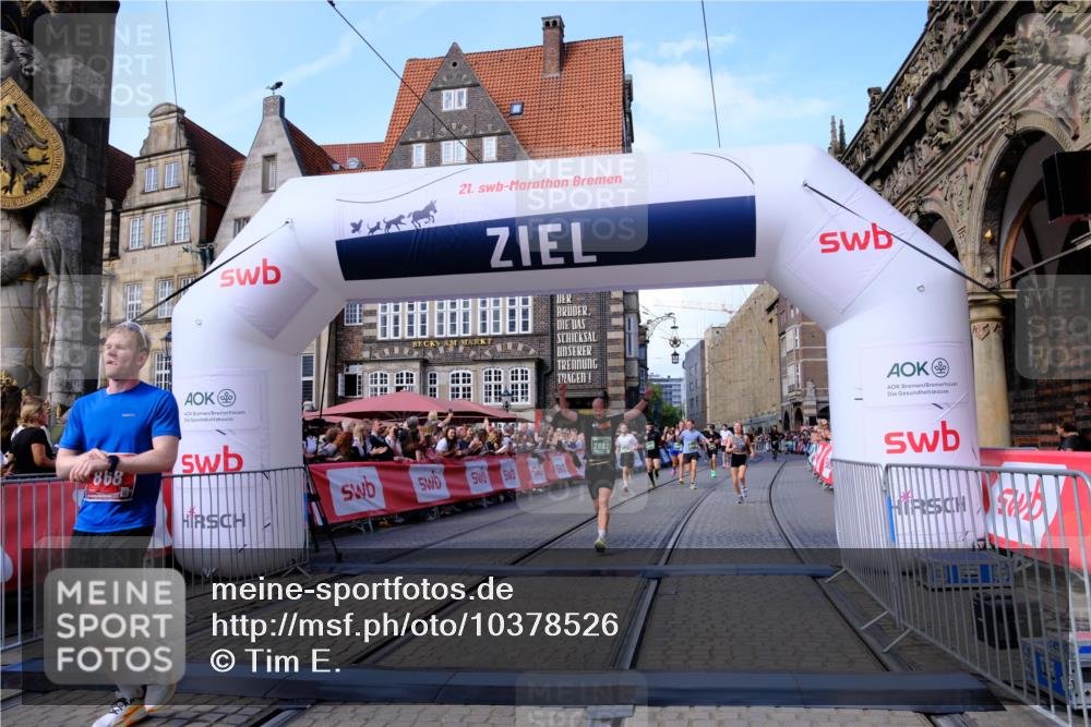 13.09.2026 - 21. swb-Marathon Bremen Tim E. http://msf.ph/oto/10378526 13.09.2026 13:13:52 Ziel 779, 2360, 2401, 2767, 2882, 3413, 6407, 7493, 7707, 8477, 8568, 8840, 8963, 9442, 13099 meine-sportfotos.de