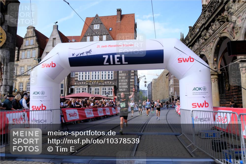 13.09.2026 - 21. swb-Marathon Bremen Tim E. http://msf.ph/oto/10378539 13.09.2026 13:13:52 Ziel 779, 2360, 2401, 2767, 2882, 3413, 6407, 7493, 7707, 8477, 8568, 8840, 8963, 9442, 13099 meine-sportfotos.de