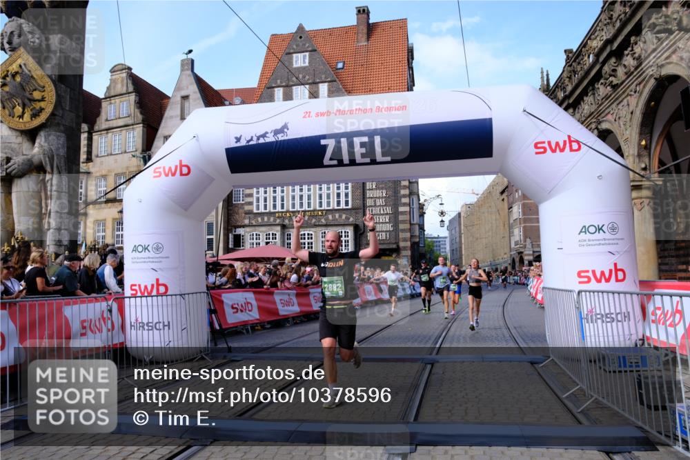 13.09.2026 - 21. swb-Marathon Bremen Tim E. http://msf.ph/oto/10378596 13.09.2026 13:13:53 Ziel 779, 2360, 2401, 2767, 2882, 3413, 6407, 7493, 7707, 8477, 8568, 8840, 8963, 9442, 13099 meine-sportfotos.de
