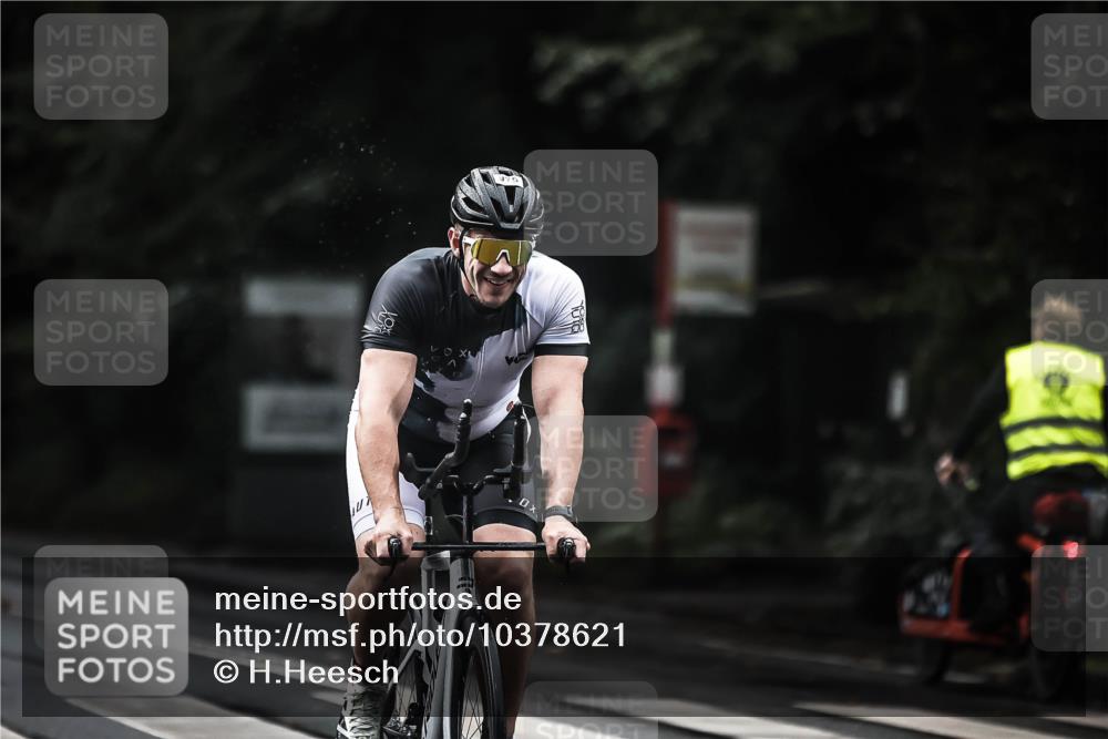 13.09.2026 - Stadtparktriathlon H.Heesch http://msf.ph/oto/10378621 13.09.2026 12:21:34 Radfahren 975, 996, 1066 meine-sportfotos.de