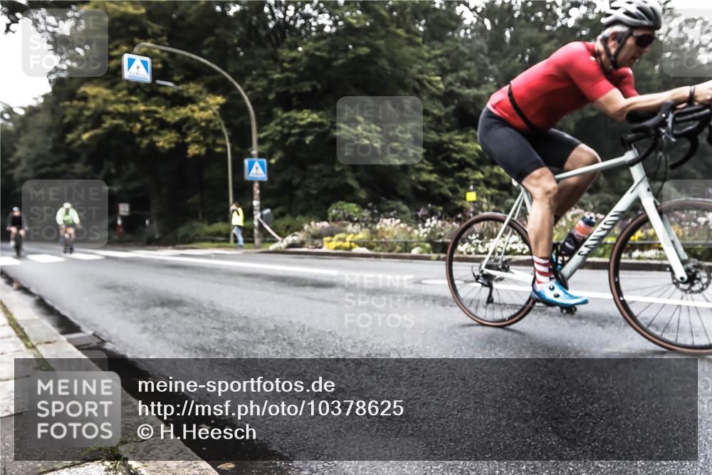 13.09.2026 - Stadtparktriathlon H.Heesch http://msf.ph/oto/10378625 13.09.2026 10:01:34 Radfahren 216, 233, 296 meine-sportfotos.de