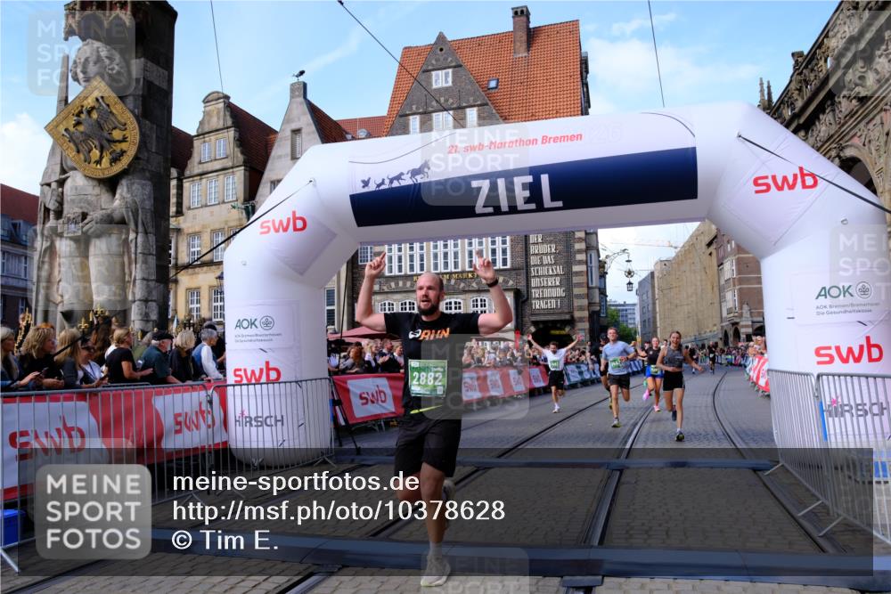 13.09.2026 - 21. swb-Marathon Bremen Tim E. http://msf.ph/oto/10378628 13.09.2026 13:13:53 Ziel 779, 2360, 2401, 2767, 2882, 3413, 6407, 7493, 7707, 8477, 8568, 8840, 8963, 9442, 13099 meine-sportfotos.de