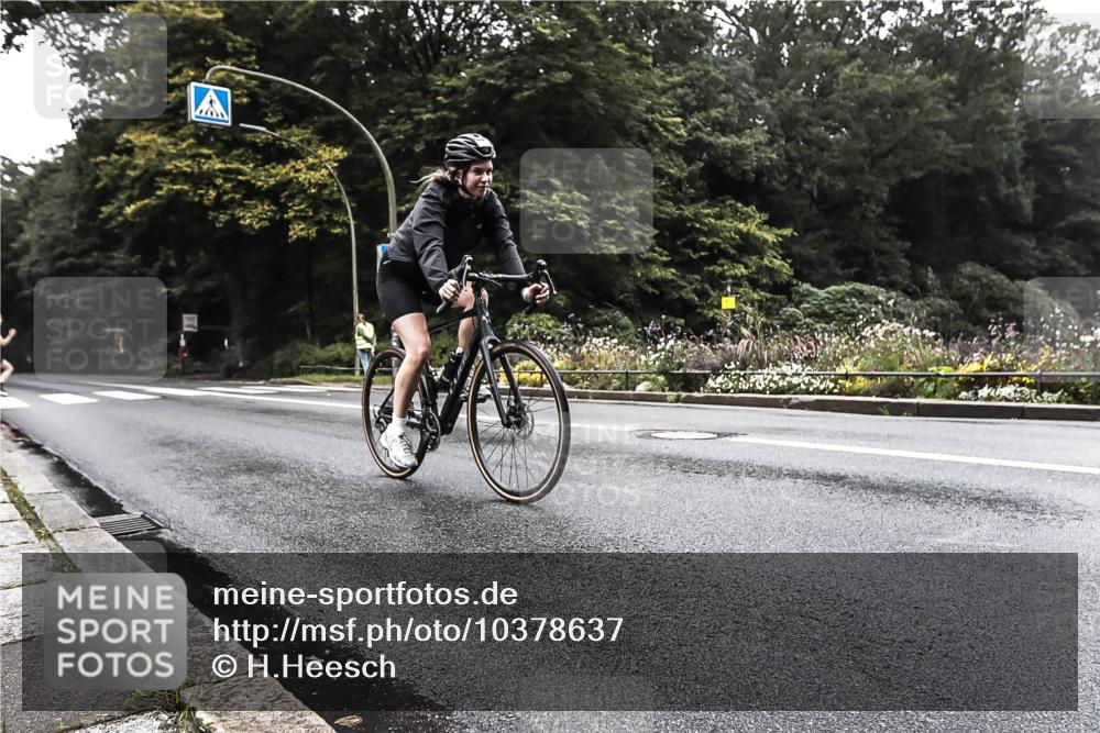 13.09.2026 - Stadtparktriathlon H.Heesch http://msf.ph/oto/10378637 13.09.2026 10:01:36 Radfahren 216, 233, 296 meine-sportfotos.de