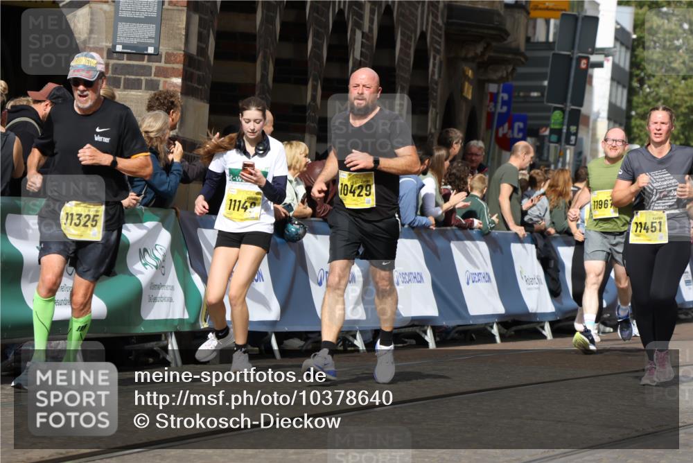 13.09.2026 - 21. swb-Marathon Bremen Strokosch-Dieckow http://msf.ph/oto/10378640 13.09.2026 11:03:57 Ziel 10090, 10091, 10327, 10420, 10569, 10902, 10950, 11211, 11411, 11595, 11655, 11746, 11868, 12074, 10390, 10516, 10671, 10672, 10726, 10912, 10913, 11221, 11318, 11319, 11470, 11471, 11539, 11726, 11909, 12001, 12103, 12113, 12140, 12260, 12276, 12433 meine-sportfotos.de
