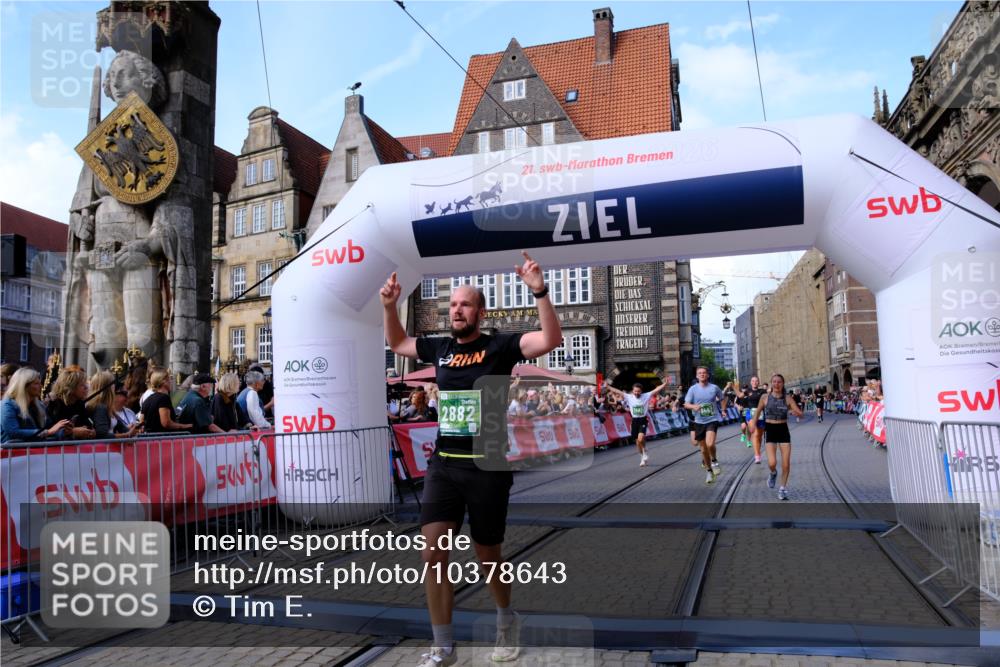 13.09.2026 - 21. swb-Marathon Bremen Tim E. http://msf.ph/oto/10378643 13.09.2026 13:13:54 Ziel 779, 2360, 2401, 2767, 2882, 3413, 6407, 7493, 7707, 8477, 8568, 8840, 8963, 9442, 9884, 13099 meine-sportfotos.de