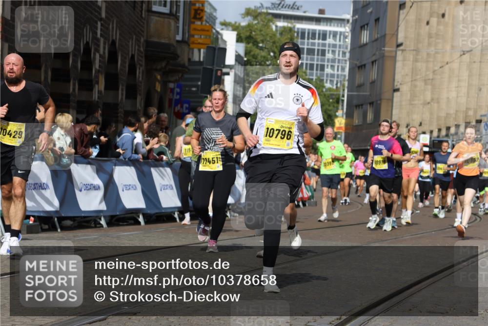 13.09.2026 - 21. swb-Marathon Bremen Strokosch-Dieckow http://msf.ph/oto/10378658 13.09.2026 11:03:58 Ziel 10090, 10091, 10327, 10420, 10569, 10796, 10902, 10950, 11211, 11411, 11595, 11655, 11746, 11868, 12074, 10291, 10390, 10516, 10671, 10672, 10726, 10912, 10913, 11221, 11318, 11539, 11726, 11909, 12001, 12103, 12113, 12140, 12276 meine-sportfotos.de