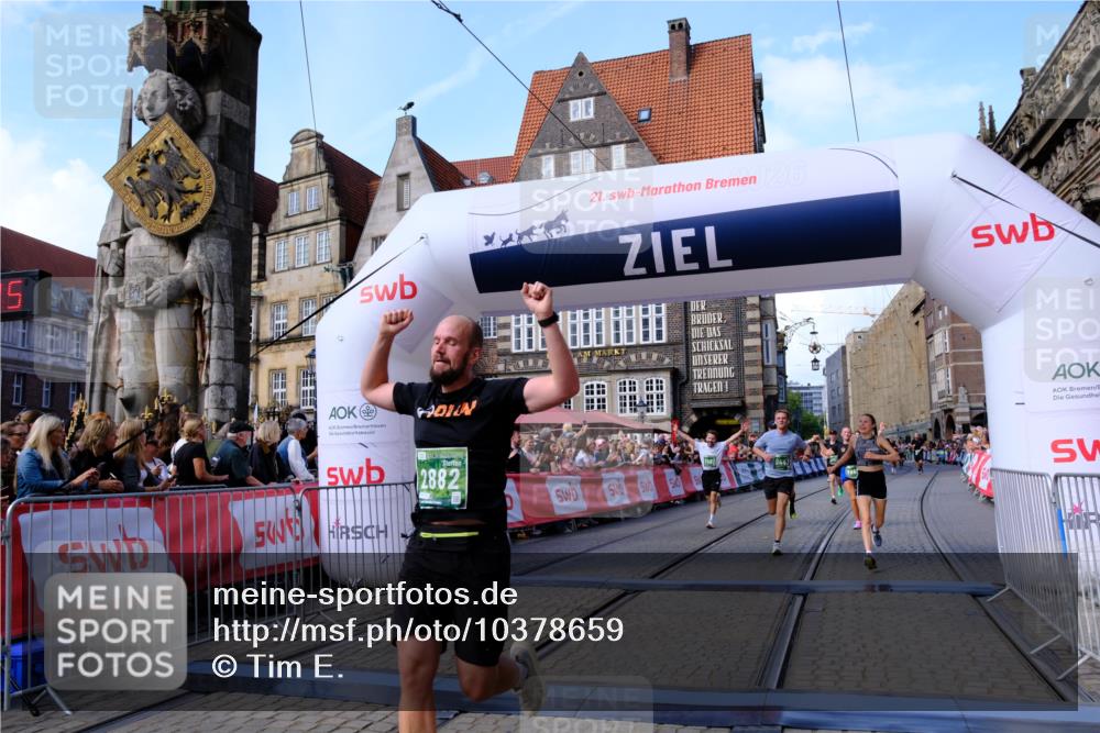 13.09.2026 - 21. swb-Marathon Bremen Tim E. http://msf.ph/oto/10378659 13.09.2026 13:13:54 Ziel 779, 2360, 2401, 2767, 2882, 3413, 6407, 7493, 7707, 8477, 8568, 8840, 8963, 9442, 9884, 13099 meine-sportfotos.de