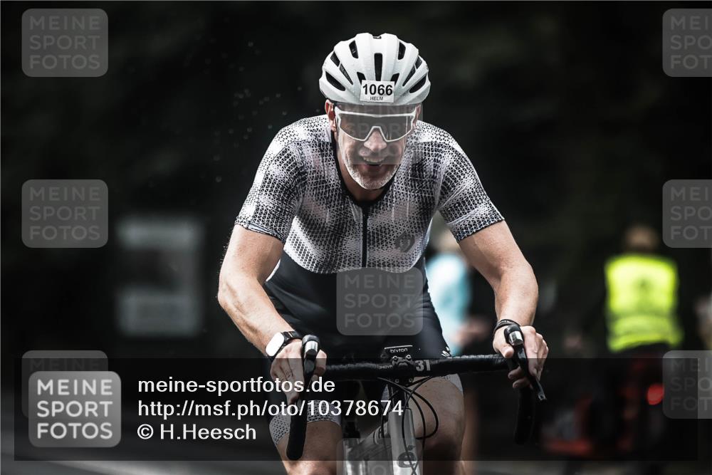 13.09.2026 - Stadtparktriathlon H.Heesch http://msf.ph/oto/10378674 13.09.2026 12:21:37 Radfahren 975, 1066, 1136 meine-sportfotos.de