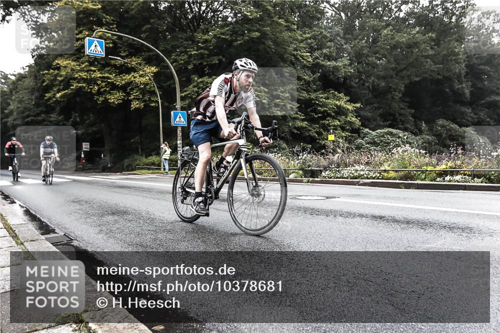 13.09.2026 - Stadtparktriathlon H.Heesch http://msf.ph/oto/10378681 13.09.2026 10:01:58 Radfahren 218, 243, 275, 286, 308, 317, 323 meine-sportfotos.de