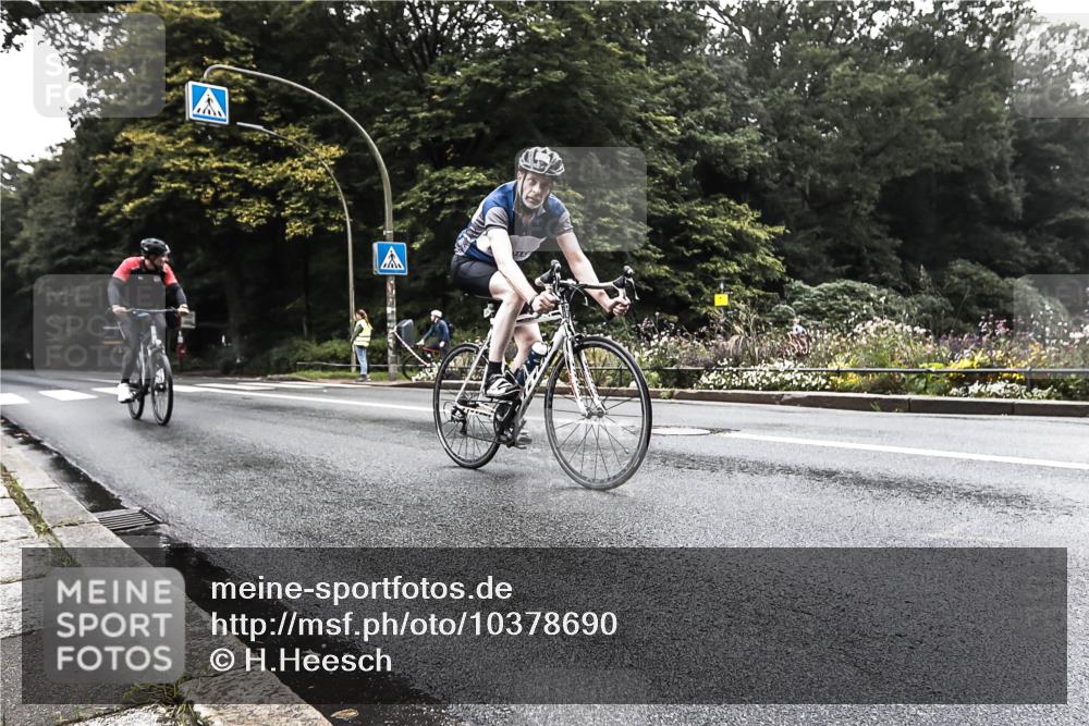13.09.2026 - Stadtparktriathlon H.Heesch http://msf.ph/oto/10378690 13.09.2026 10:01:59 Radfahren 218, 243, 275, 286, 317, 323 meine-sportfotos.de