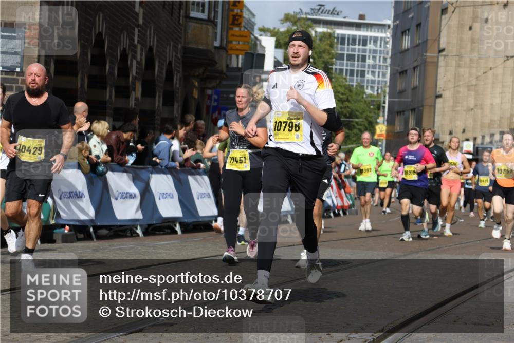 13.09.2026 - 21. swb-Marathon Bremen Strokosch-Dieckow http://msf.ph/oto/10378707 13.09.2026 11:03:58 Ziel 10090, 10091, 10327, 10420, 10569, 10796, 10902, 10950, 11211, 11411, 11595, 11655, 11746, 11868, 12074, 10291, 10390, 10516, 10671, 10672, 10726, 10912, 10913, 11221, 11318, 11539, 11726, 11909, 12001, 12103, 12113, 12140, 12276 meine-sportfotos.de