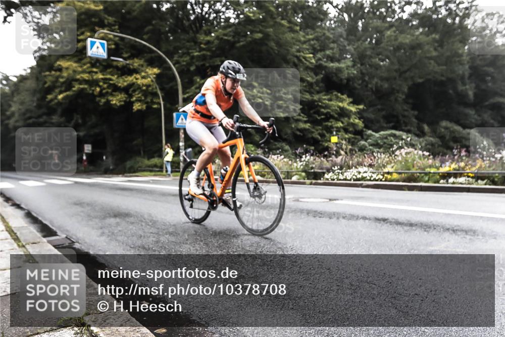 13.09.2026 - Stadtparktriathlon H.Heesch http://msf.ph/oto/10378708 13.09.2026 10:02:05 Radfahren 257, 261 meine-sportfotos.de