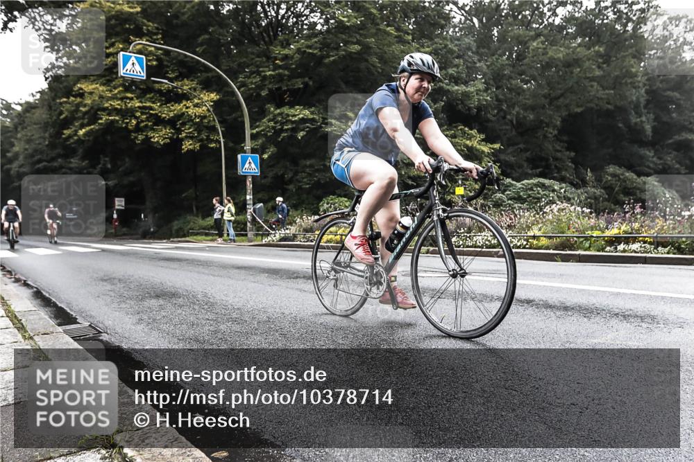 13.09.2026 - Stadtparktriathlon H.Heesch http://msf.ph/oto/10378714 13.09.2026 10:02:12 Radfahren 256, 327, 331 meine-sportfotos.de