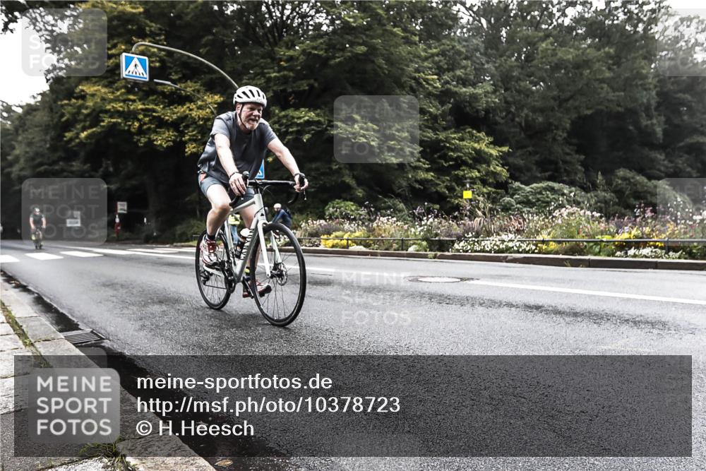 13.09.2026 - Stadtparktriathlon H.Heesch http://msf.ph/oto/10378723 13.09.2026 10:02:14 Radfahren 245, 256, 327, 331 meine-sportfotos.de