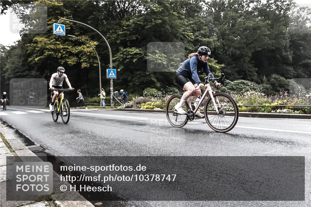 13.09.2026 - Stadtparktriathlon H.Heesch http://msf.ph/oto/10378747 13.09.2026 10:02:21 Radfahren 229, 249, 274, 309, 332, 336 meine-sportfotos.de