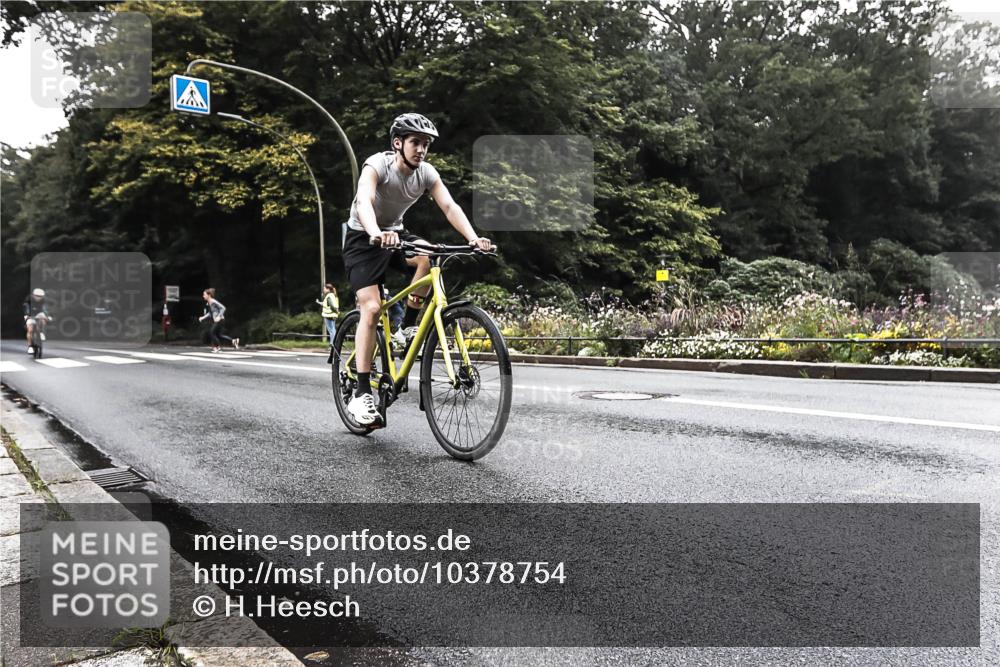 13.09.2026 - Stadtparktriathlon H.Heesch http://msf.ph/oto/10378754 13.09.2026 10:02:22 Radfahren 229, 249, 274, 309, 332, 336 meine-sportfotos.de