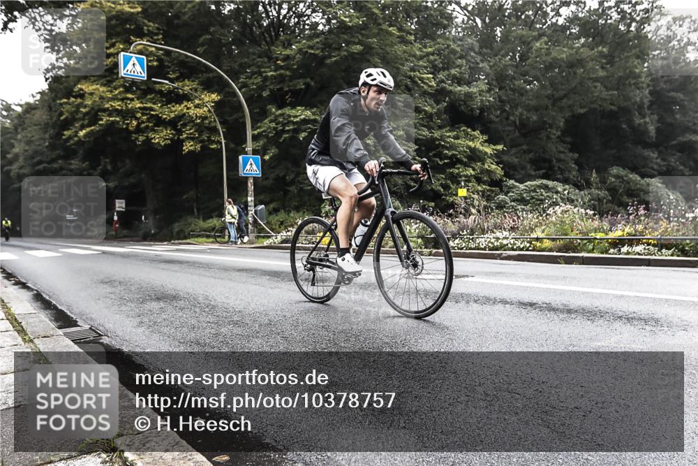 13.09.2026 - Stadtparktriathlon H.Heesch http://msf.ph/oto/10378757 13.09.2026 10:02:24 Radfahren 229, 309, 332 meine-sportfotos.de