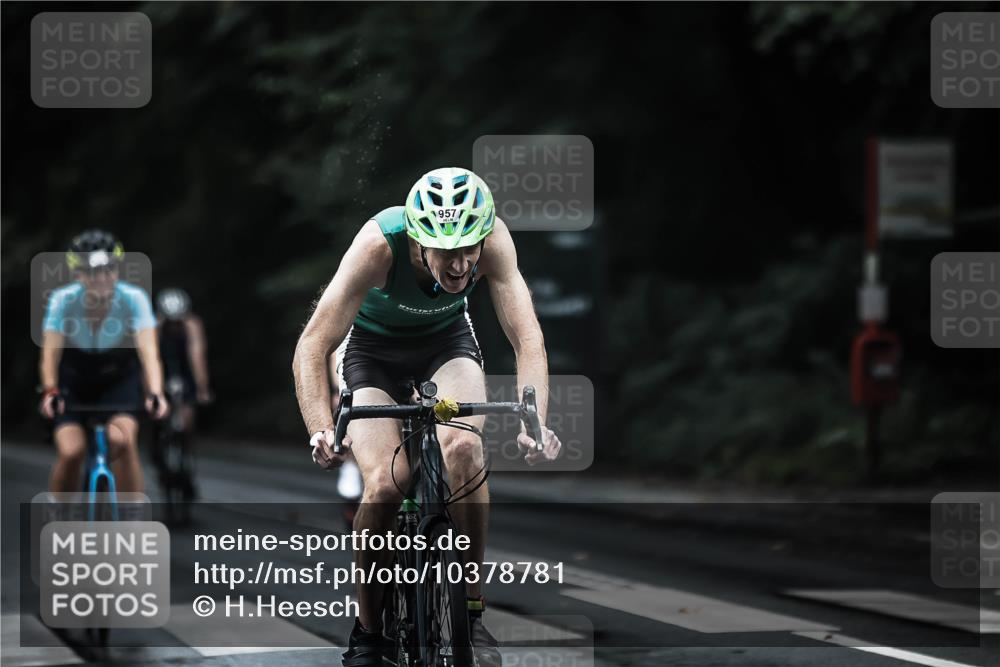 13.09.2026 - Stadtparktriathlon H.Heesch http://msf.ph/oto/10378781 13.09.2026 12:21:58 Radfahren 957, 1035, 1055, 1069, 1127, 1156, 1163 meine-sportfotos.de