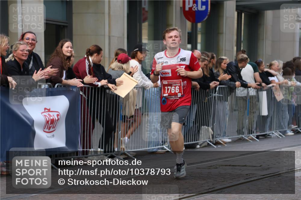 13.09.2026 - 21. swb-Marathon Bremen Strokosch-Dieckow http://msf.ph/oto/10378793 13.09.2026 12:37:48 Ziel 1766 meine-sportfotos.de